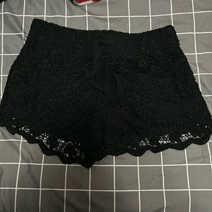Lace short black